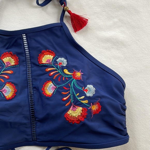 🦋3/40✨Host Pick✨Halter Bikini Top - Padded, Lace up back - Picture 13 of 13